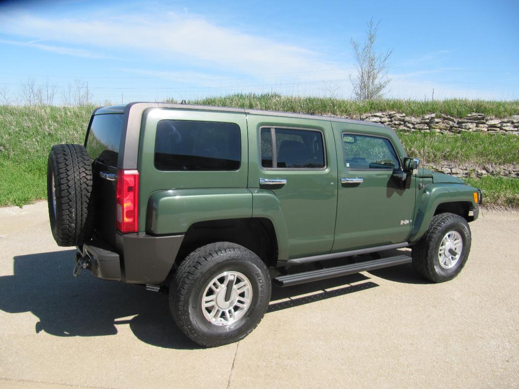 used 2006 Hummer H3 car, priced at $13,900
