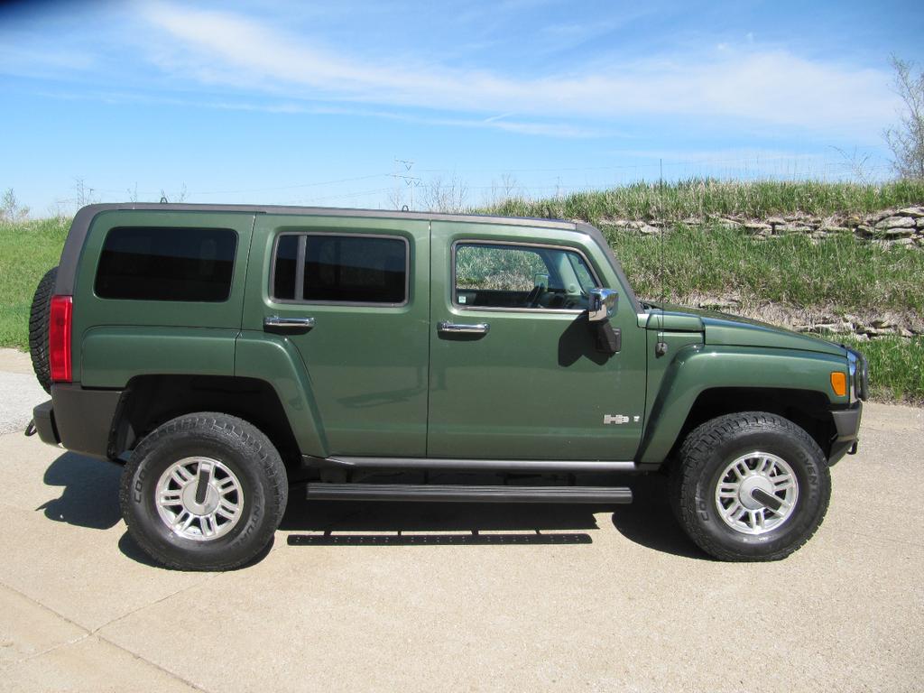 used 2006 Hummer H3 car, priced at $13,900