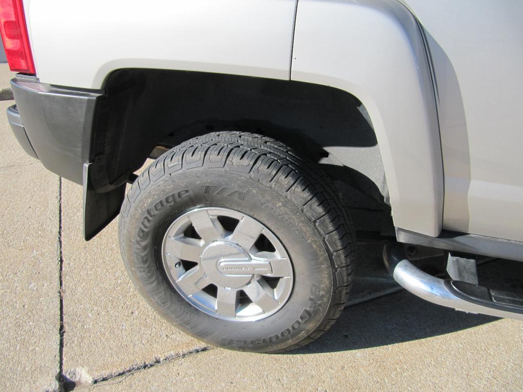 used 2006 Hummer H3 car, priced at $12,900