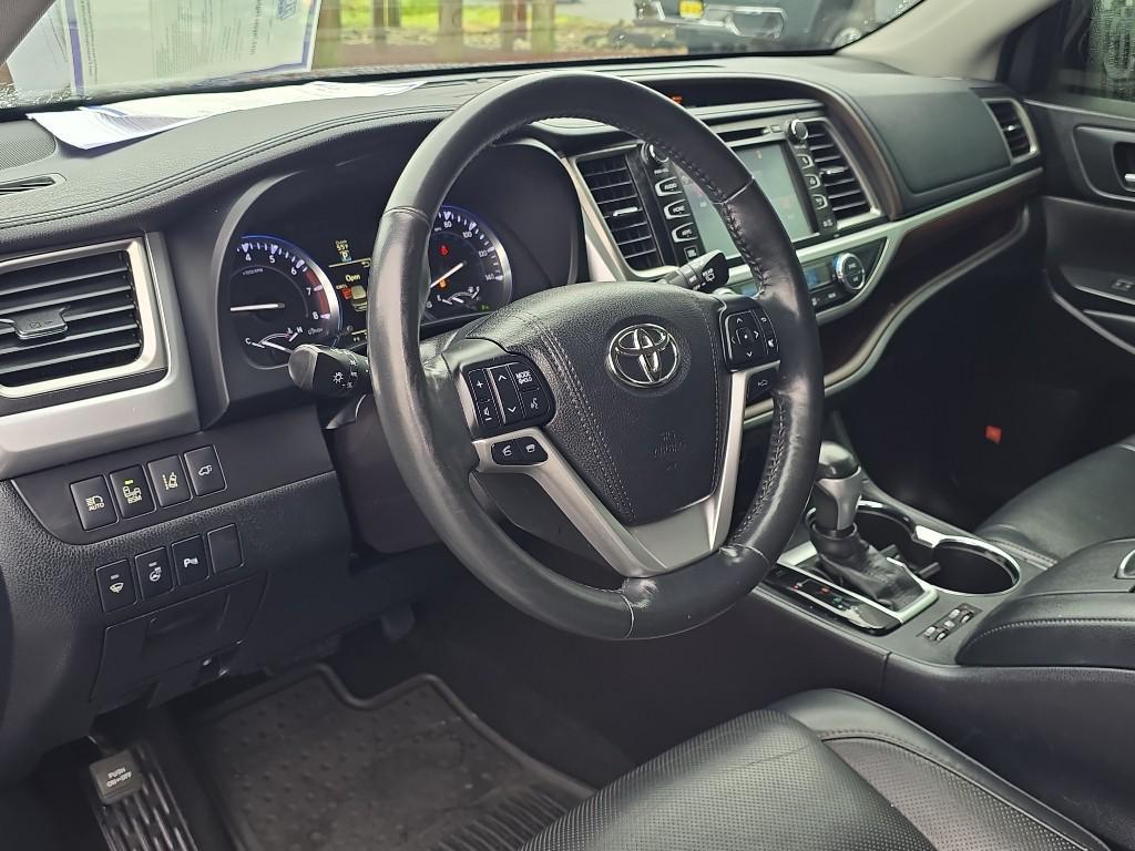 used 2015 Toyota Highlander car, priced at $21,995