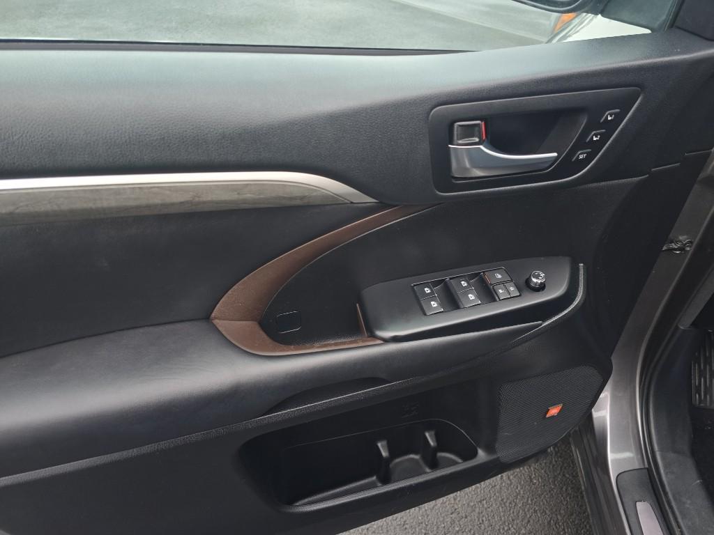 used 2018 Toyota Highlander car, priced at $22,175