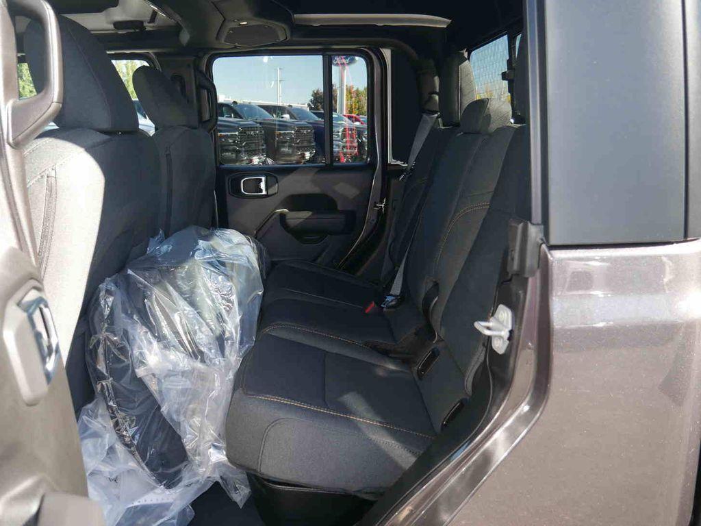 new 2025 Jeep Gladiator car, priced at $38,430