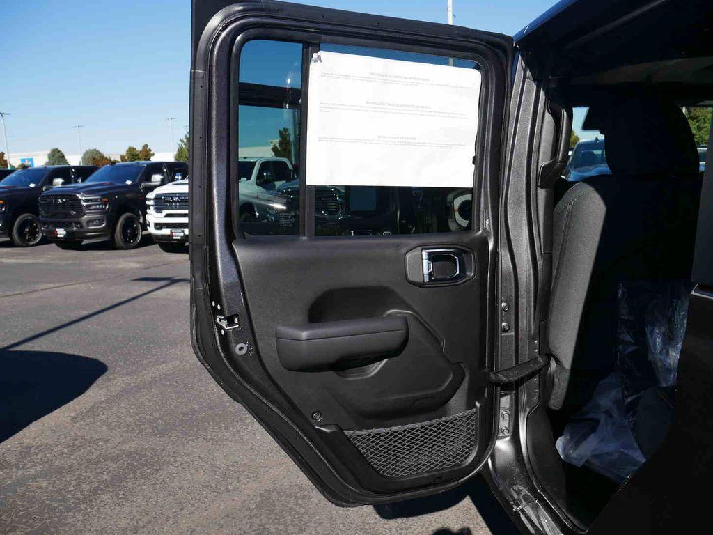 new 2025 Jeep Gladiator car, priced at $38,430