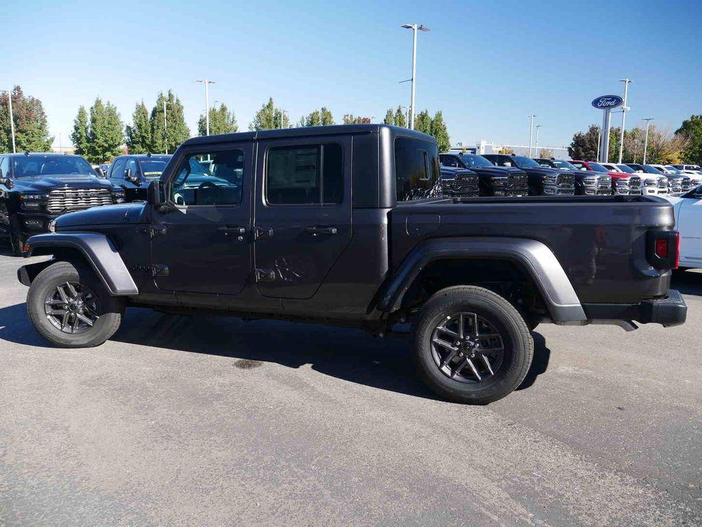 new 2025 Jeep Gladiator car, priced at $38,430