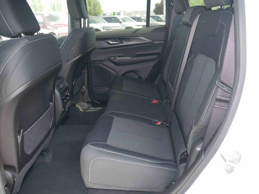 new 2026 Jeep Grand Cherokee car, priced at $37,189