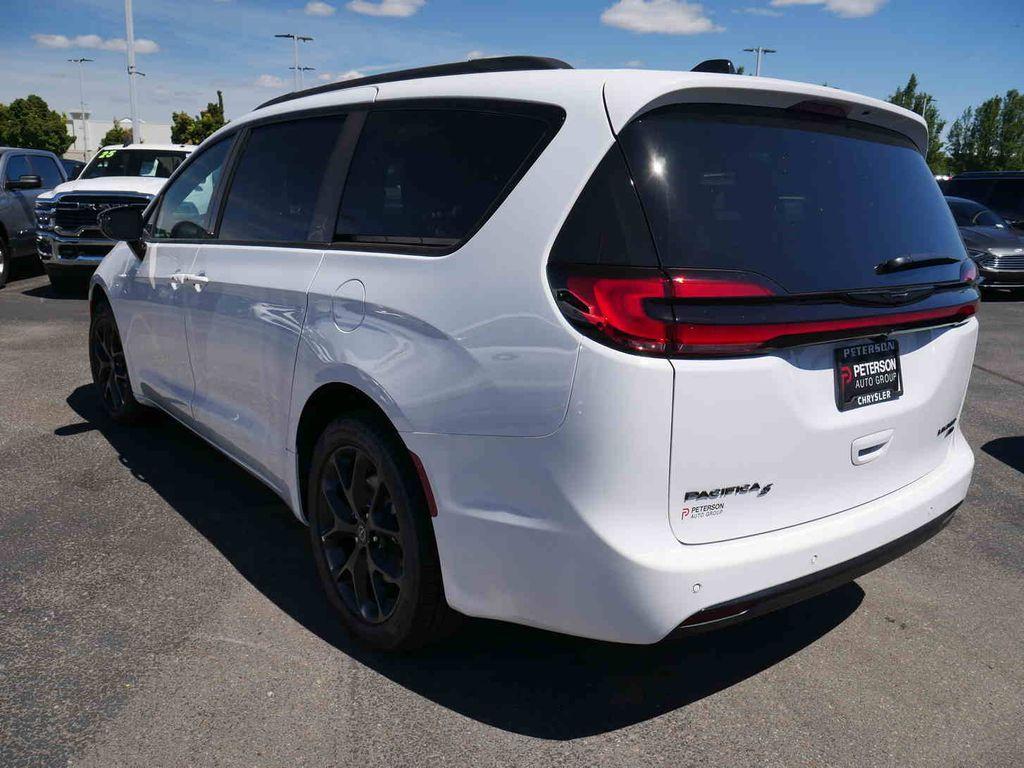 new 2026 Chrysler Pacifica car, priced at $53,776