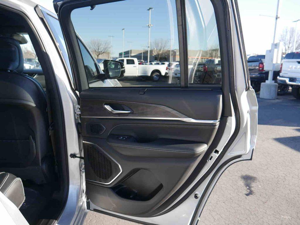 new 2025 Jeep Grand Cherokee car, priced at $62,990