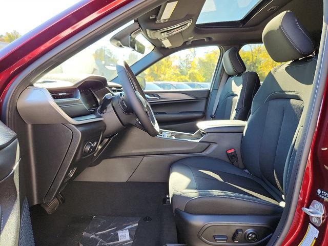 new 2025 Jeep Grand Cherokee car, priced at $44,170