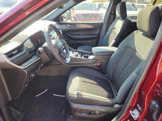 new 2025 Jeep Grand Cherokee car, priced at $44,170