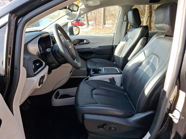 used 2023 Chrysler Pacifica Hybrid car, priced at $26,899