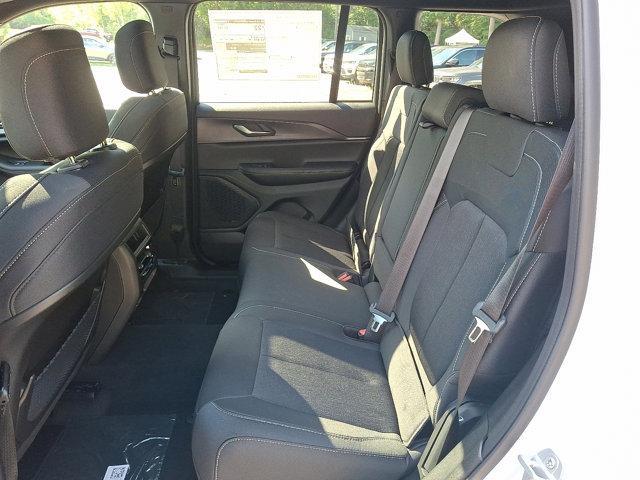 new 2025 Jeep Grand Cherokee car, priced at $43,575