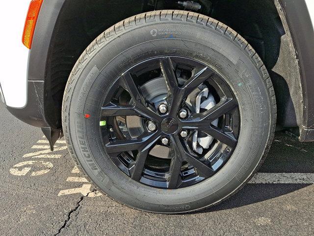 new 2026 Jeep Grand Cherokee car, priced at $47,655