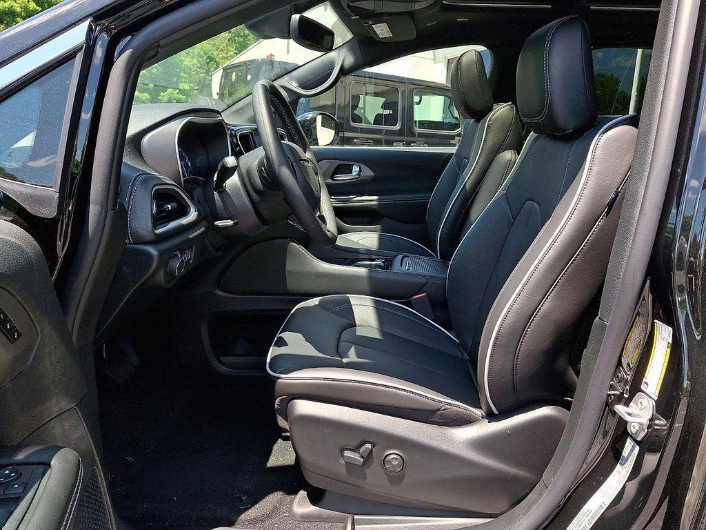 new 2027 Chrysler Pacifica car, priced at $54,600