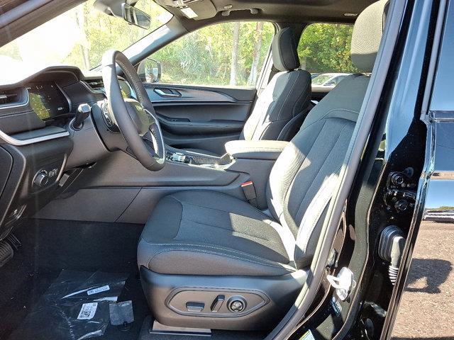 new 2025 Jeep Grand Cherokee car, priced at $44,170