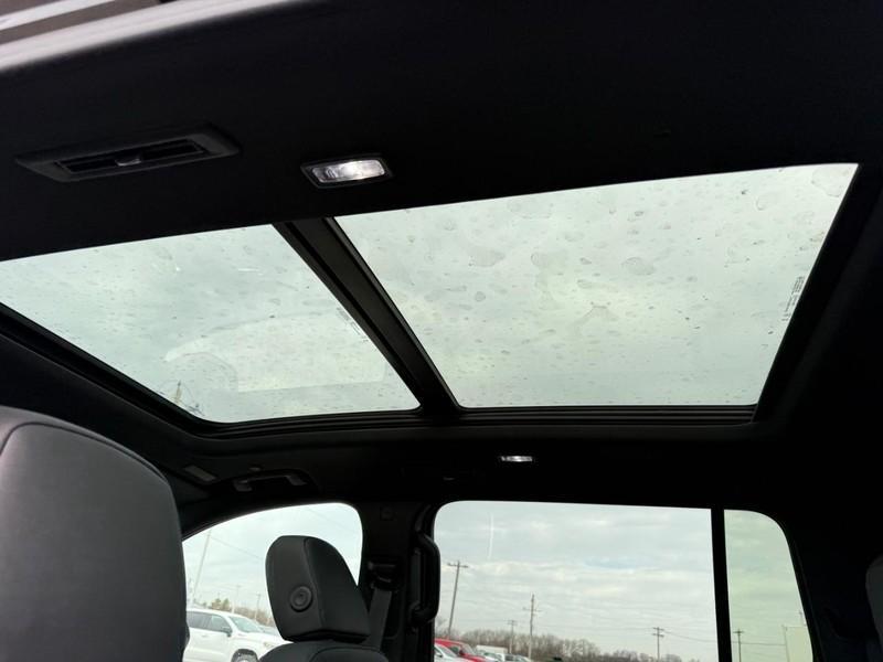 new 2026 Chevrolet Traverse car, priced at $54,070