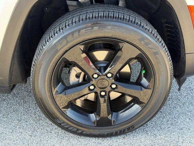 used 2024 Jeep Grand Cherokee car, priced at $36,912