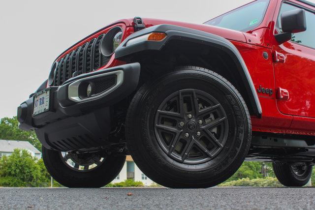 new 2025 Jeep Gladiator car, priced at $45,850