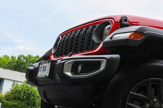 new 2025 Jeep Gladiator car, priced at $45,850