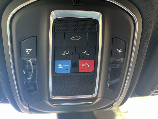 new 2026 Jeep Grand Cherokee car, priced at $48,025