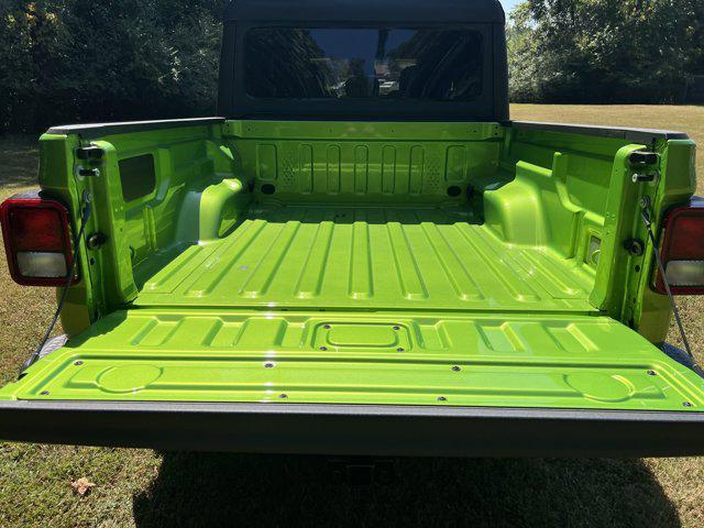 new 2025 Jeep Gladiator car, priced at $45,485