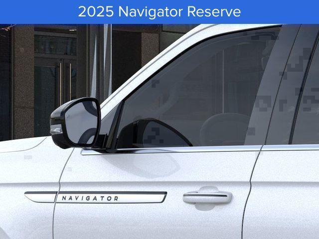 new 2025 Lincoln Navigator car, priced at $97,697