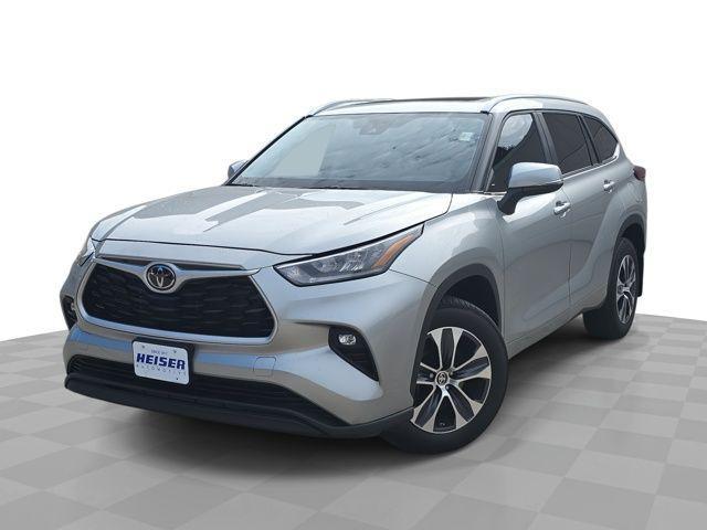 used 2024 Toyota Highlander car, priced at $37,999