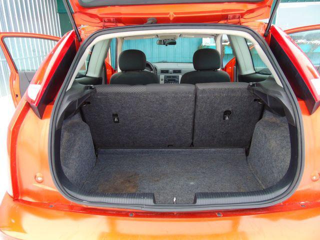 used 2005 Ford Focus car, priced at $4,995