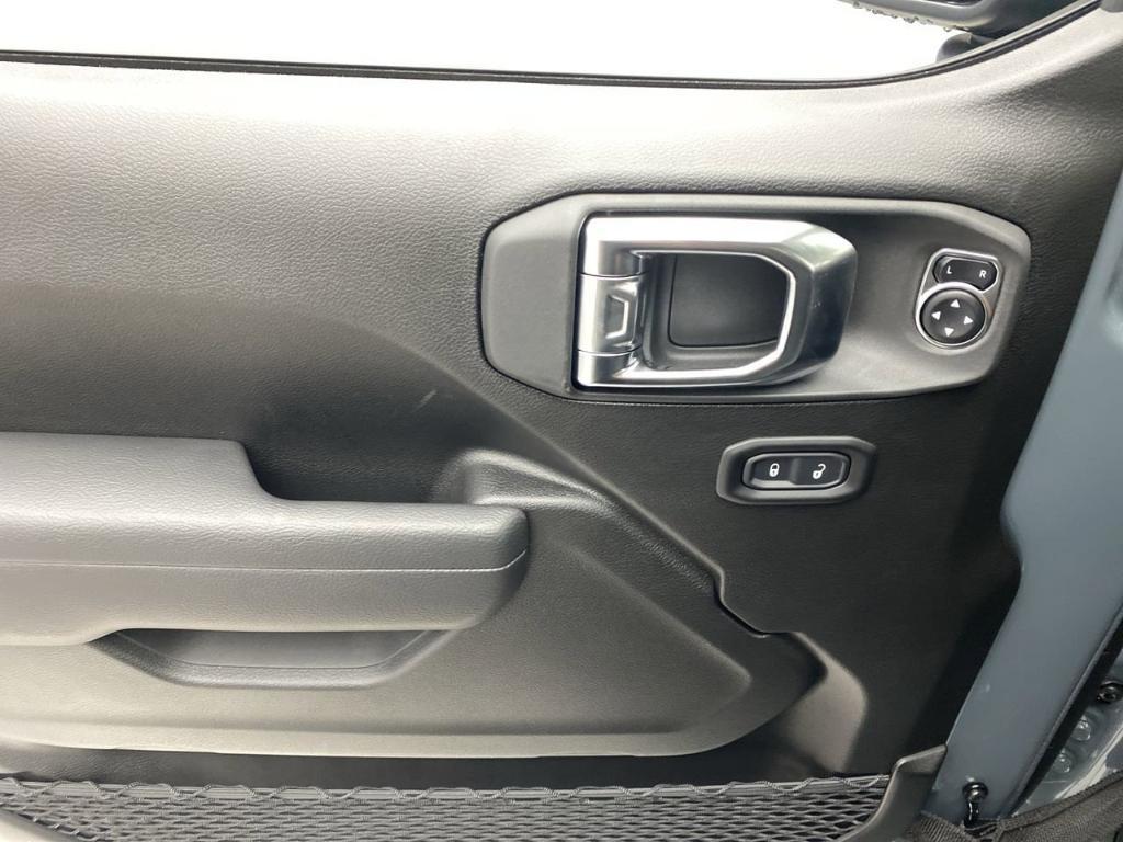 new 2025 Jeep Wrangler car, priced at $45,990