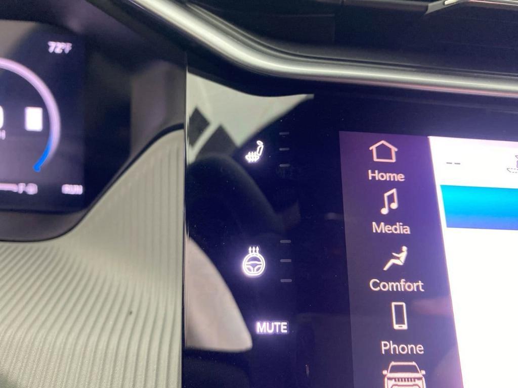new 2026 Jeep Cherokee car, priced at $42,215