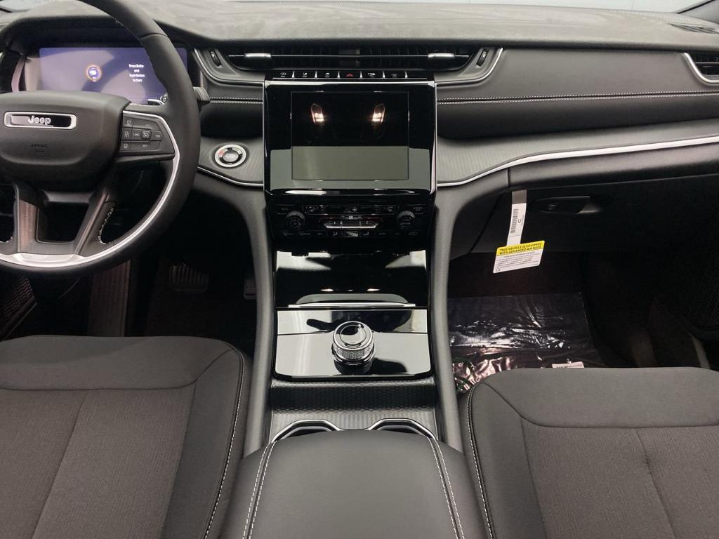 new 2025 Jeep Grand Cherokee car, priced at $41,325