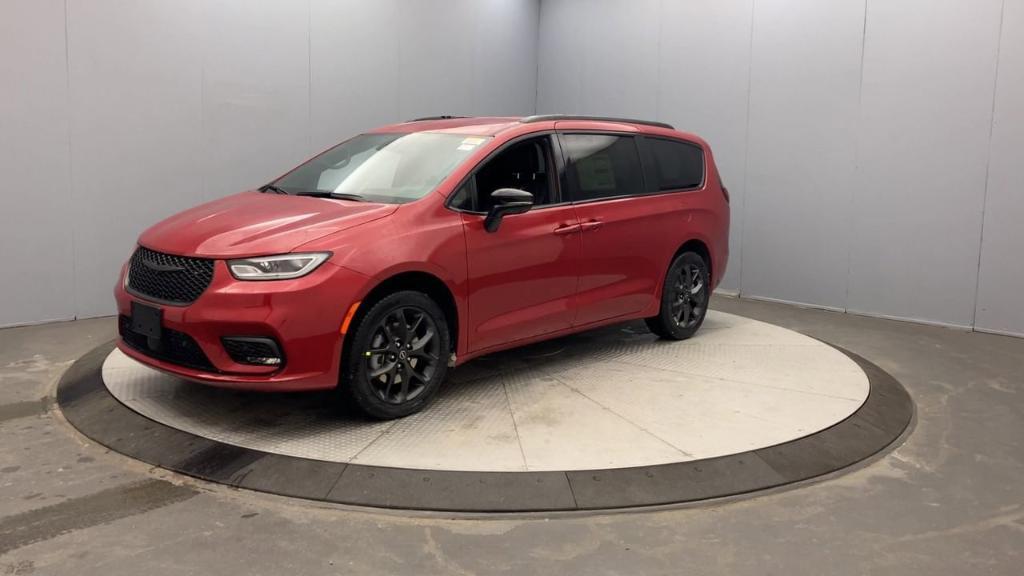 new 2026 Chrysler Pacifica car, priced at $49,945