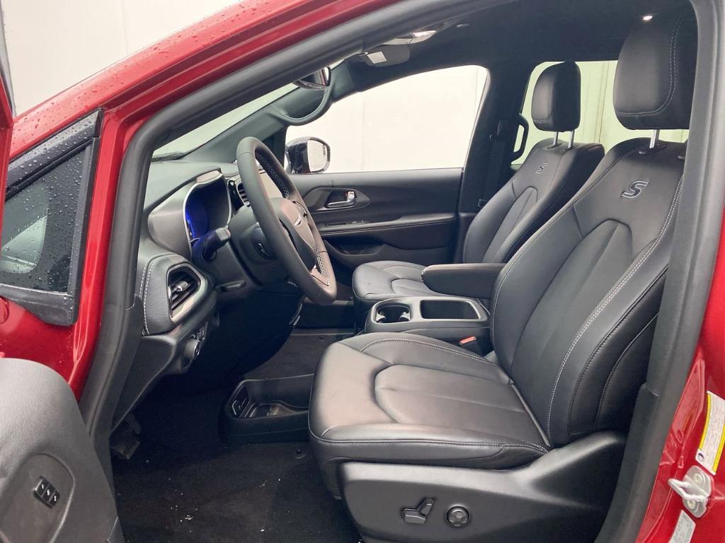 new 2026 Chrysler Pacifica car, priced at $49,945