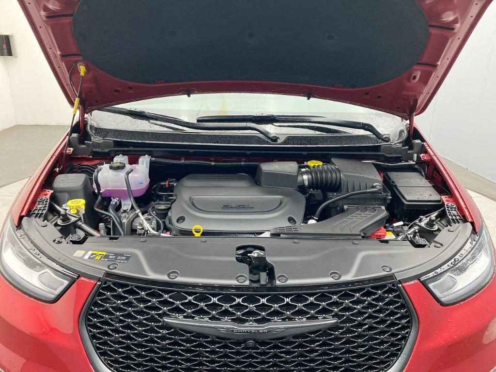 new 2026 Chrysler Pacifica car, priced at $49,945