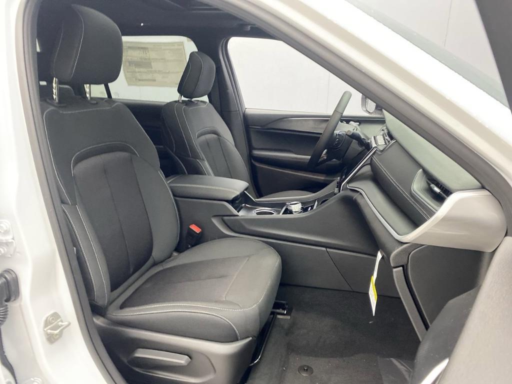 new 2025 Jeep Grand Cherokee L car, priced at $40,825