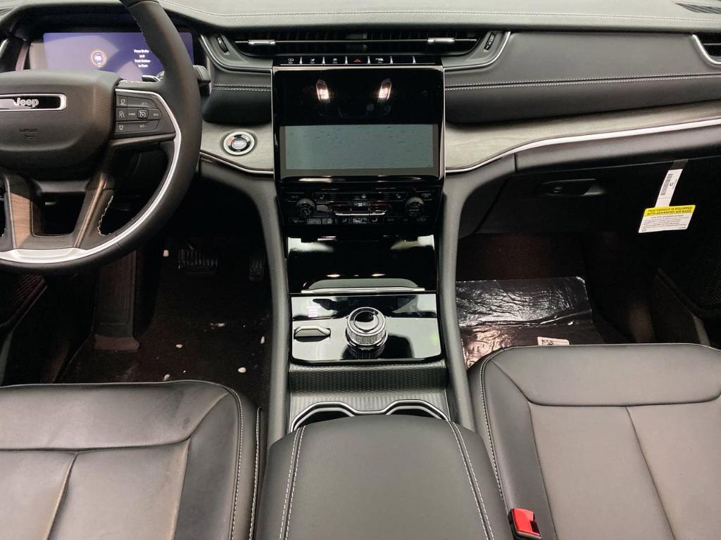 new 2025 Jeep Grand Cherokee car, priced at $50,985