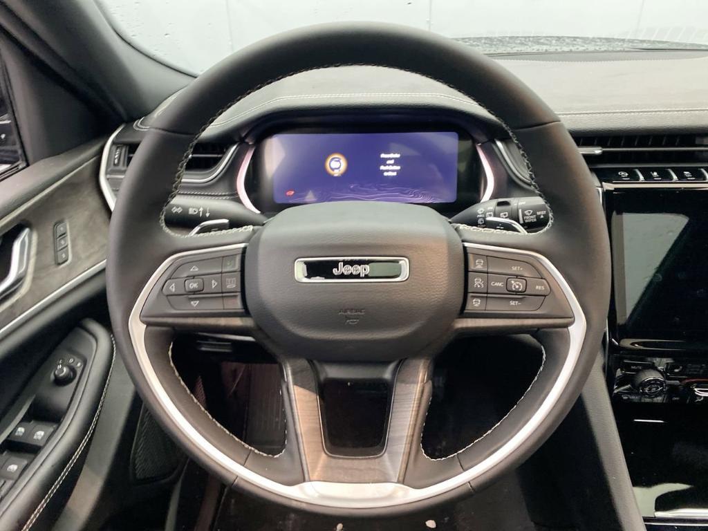 new 2025 Jeep Grand Cherokee car, priced at $50,985