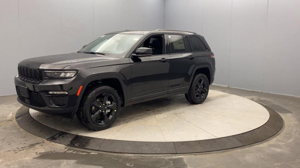new 2025 Jeep Grand Cherokee car, priced at $50,985