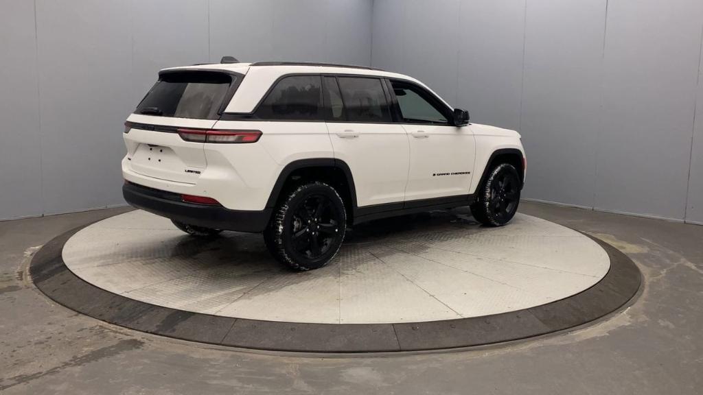new 2025 Jeep Grand Cherokee car, priced at $49,890