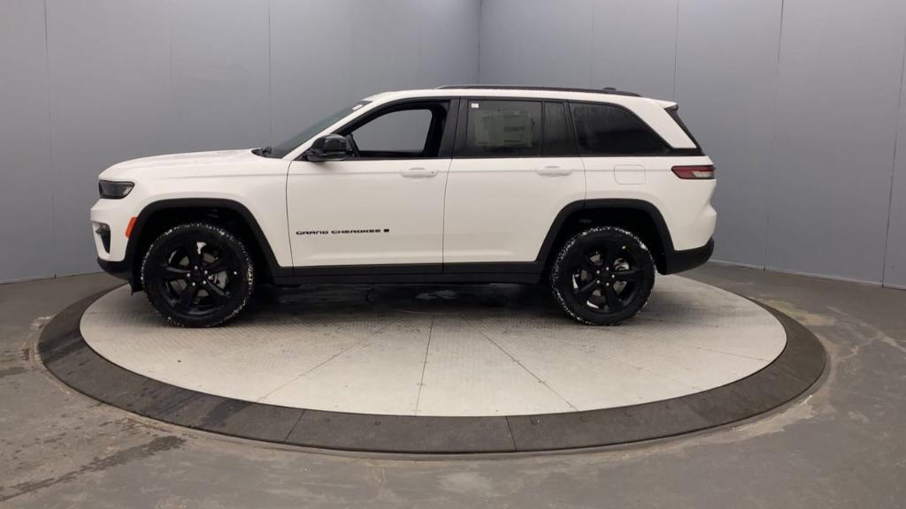 new 2025 Jeep Grand Cherokee car, priced at $49,890