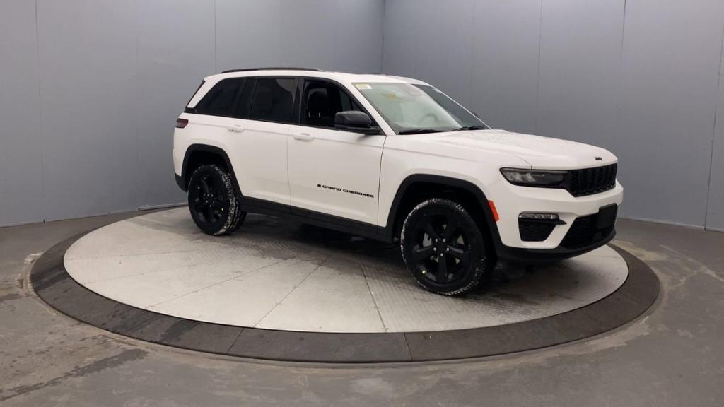 new 2025 Jeep Grand Cherokee car, priced at $49,890