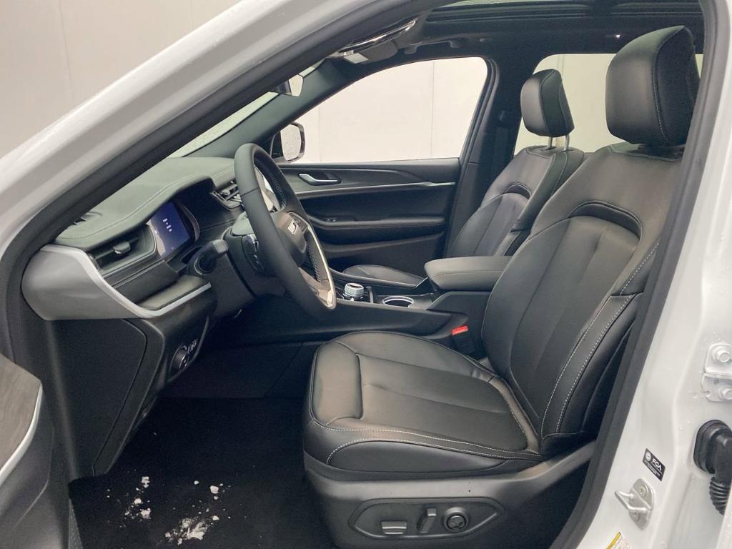 new 2025 Jeep Grand Cherokee car, priced at $49,890