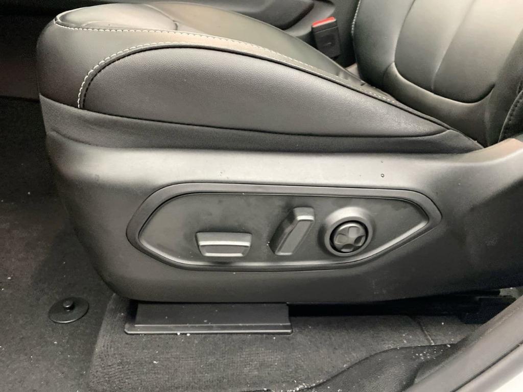 new 2025 Jeep Grand Cherokee car, priced at $49,890