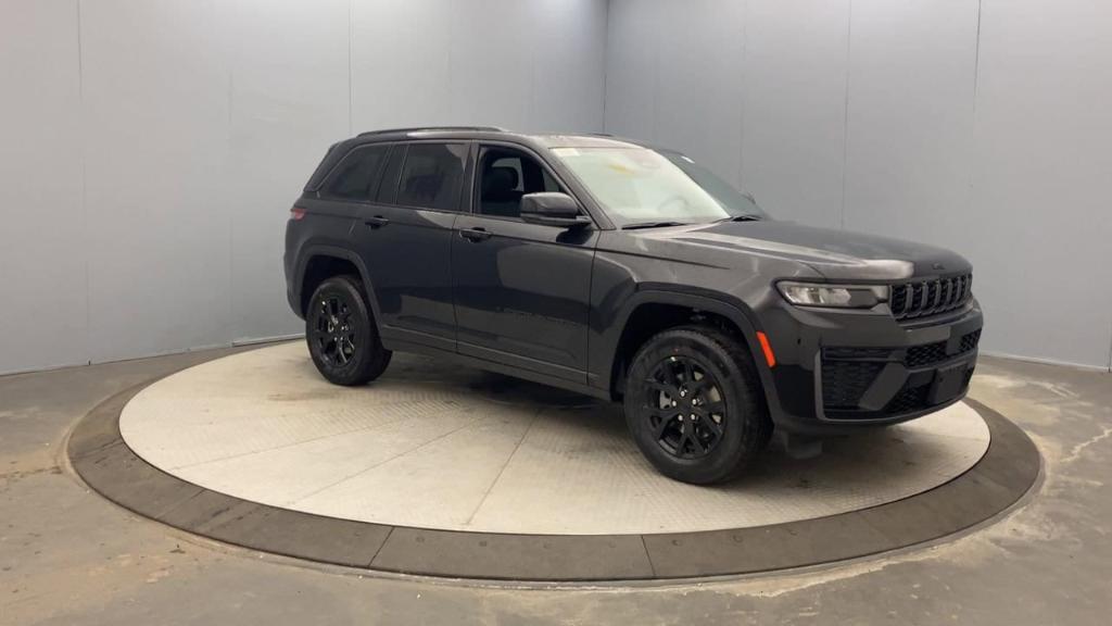 new 2026 Jeep Grand Cherokee car, priced at $47,670