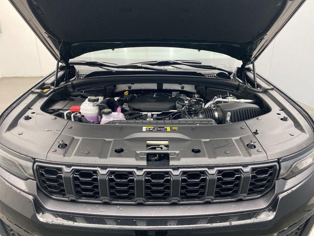 new 2026 Jeep Grand Cherokee car, priced at $47,670