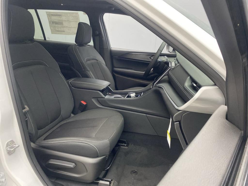 new 2025 Jeep Grand Cherokee L car, priced at $40,825