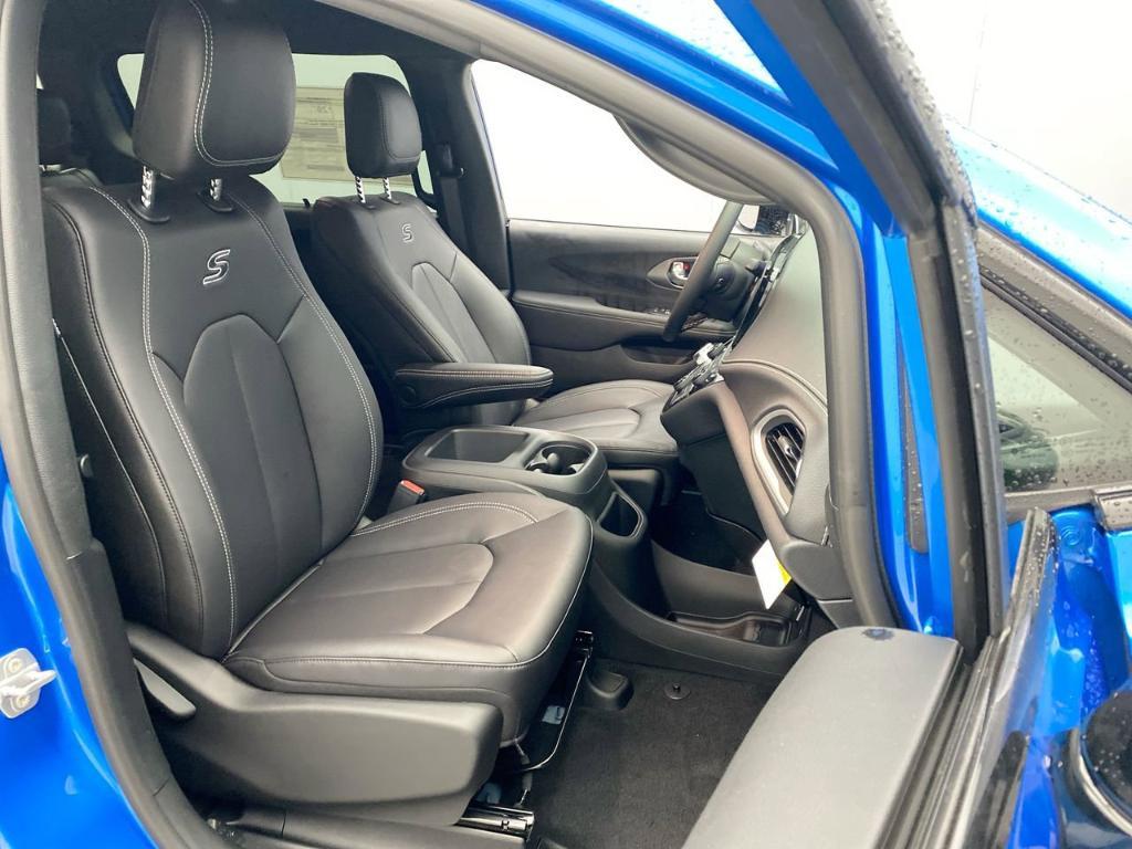 new 2026 Chrysler Pacifica car, priced at $49,945