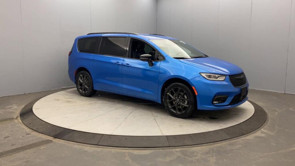 new 2026 Chrysler Pacifica car, priced at $49,945