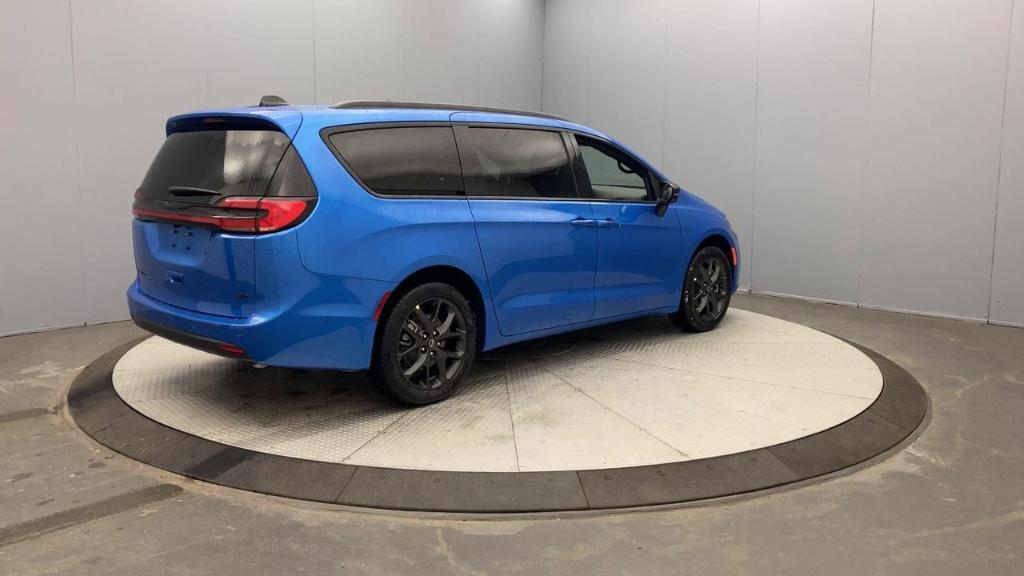 new 2026 Chrysler Pacifica car, priced at $49,945
