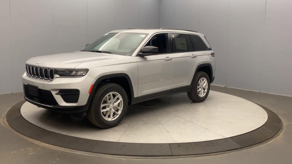 new 2025 Jeep Grand Cherokee car, priced at $41,920