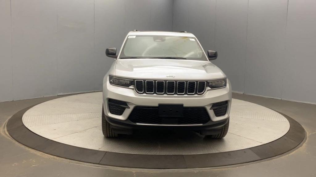 new 2025 Jeep Grand Cherokee car, priced at $41,920